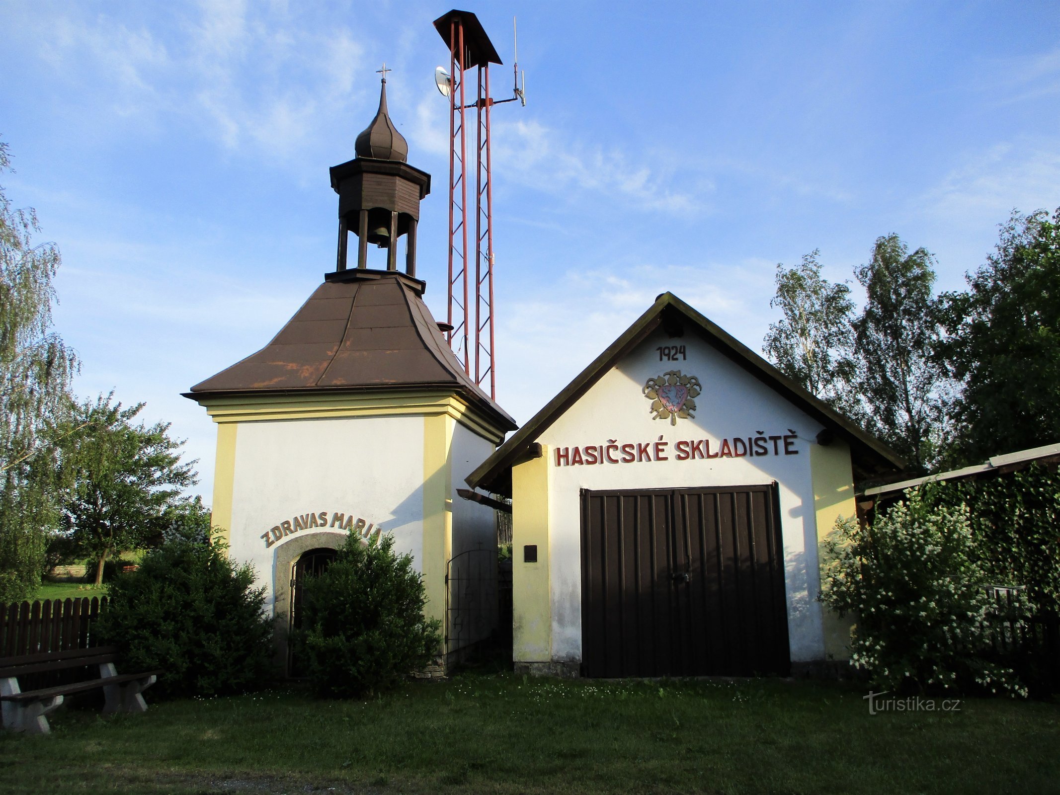 Chapel with fire station (Křizanov)