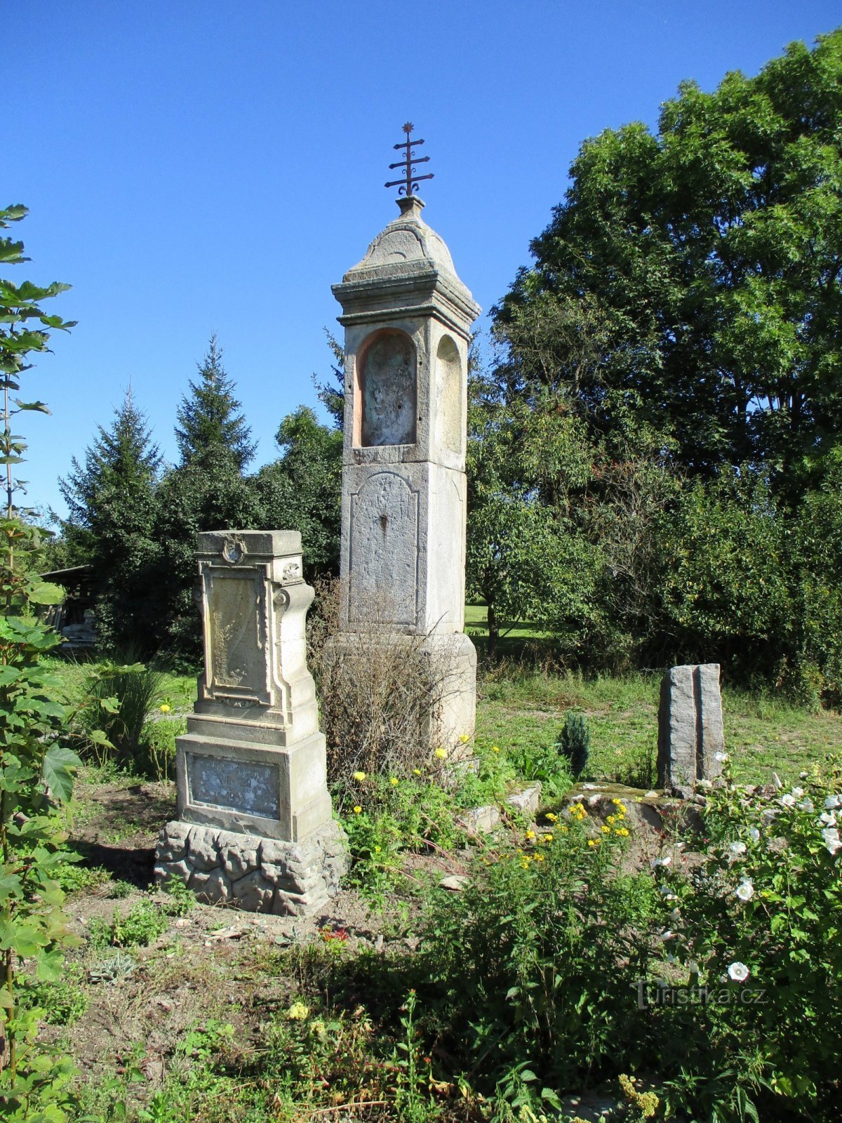 Kapelle mit Kreuz neben Nr. 41 (Dolní Vlčkovice)