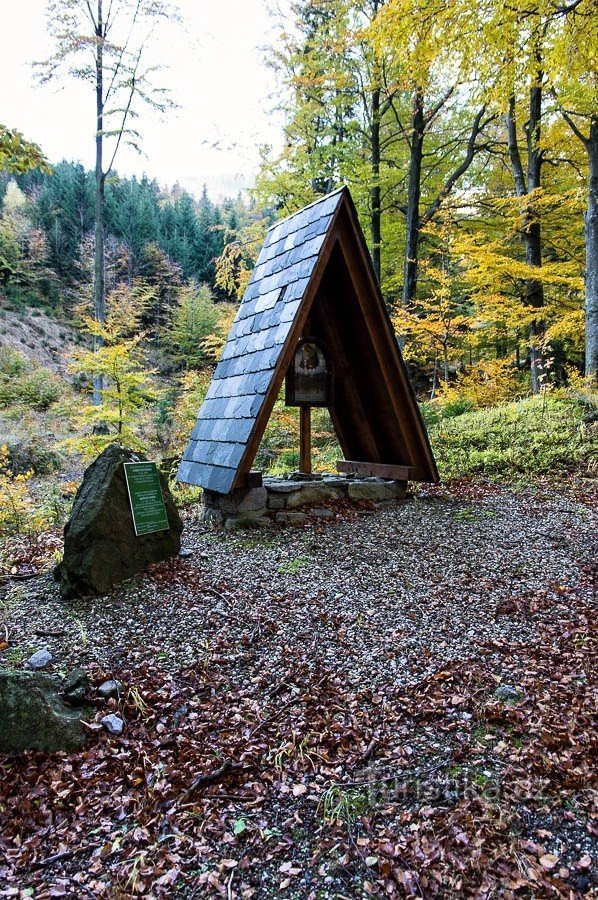 Capilla con una cruz