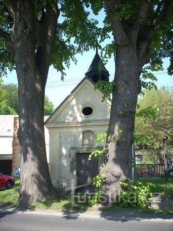 Chapelle avec arbres commémoratifs