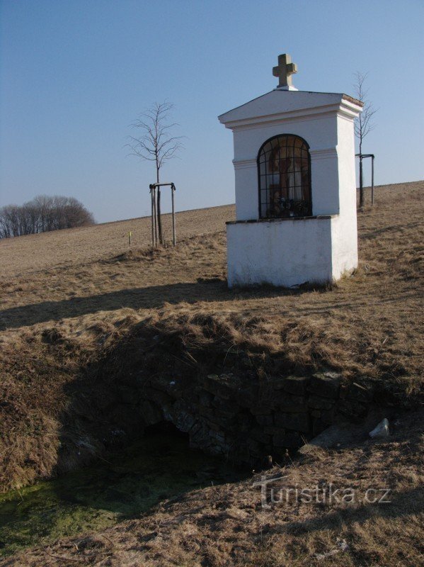 Capela de St. Vojtěcha com o poço