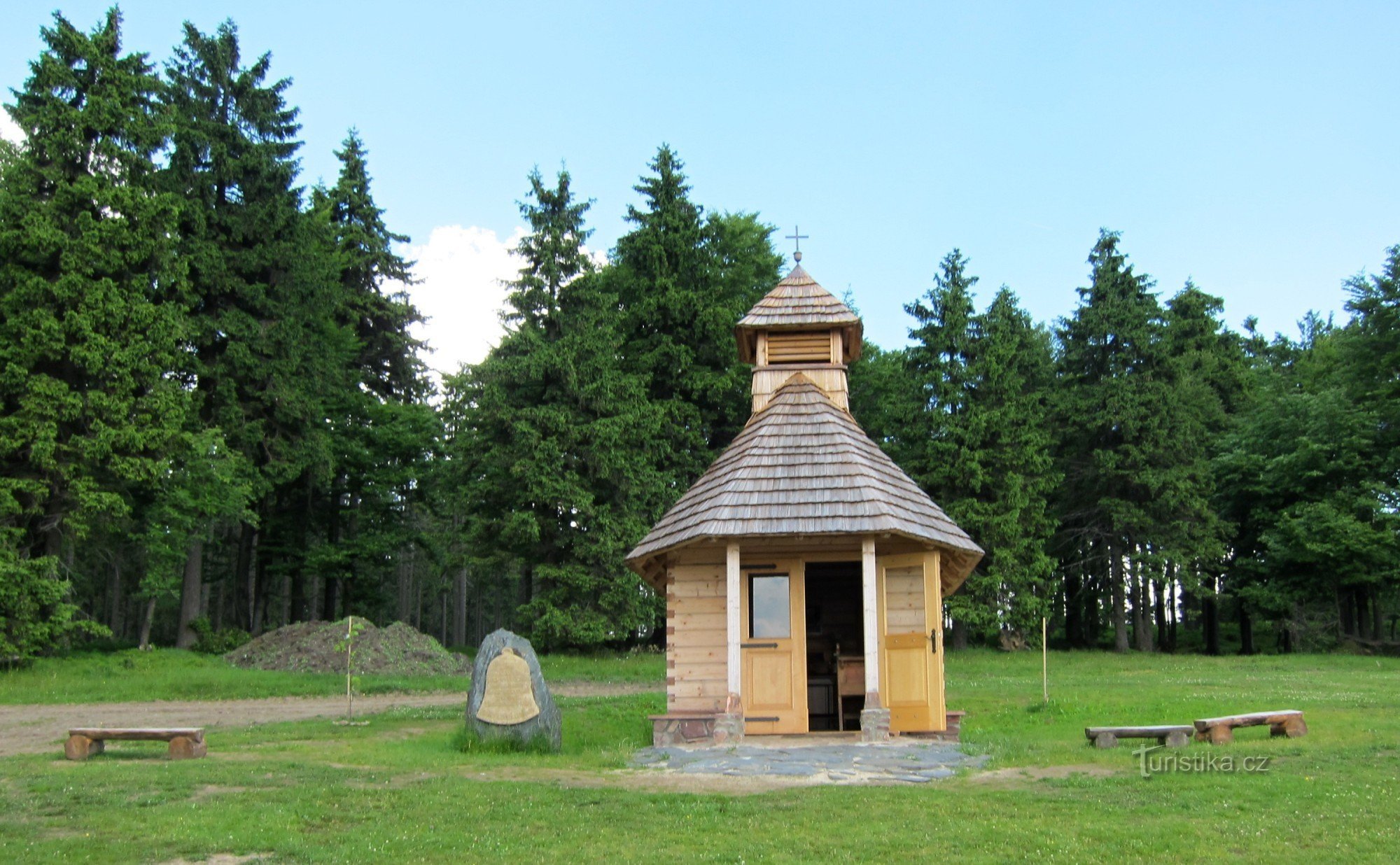 Chapelle près de Paprsko