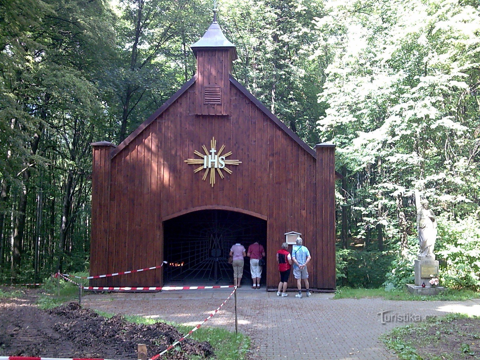 Kaplička v Hájku u Lískovce