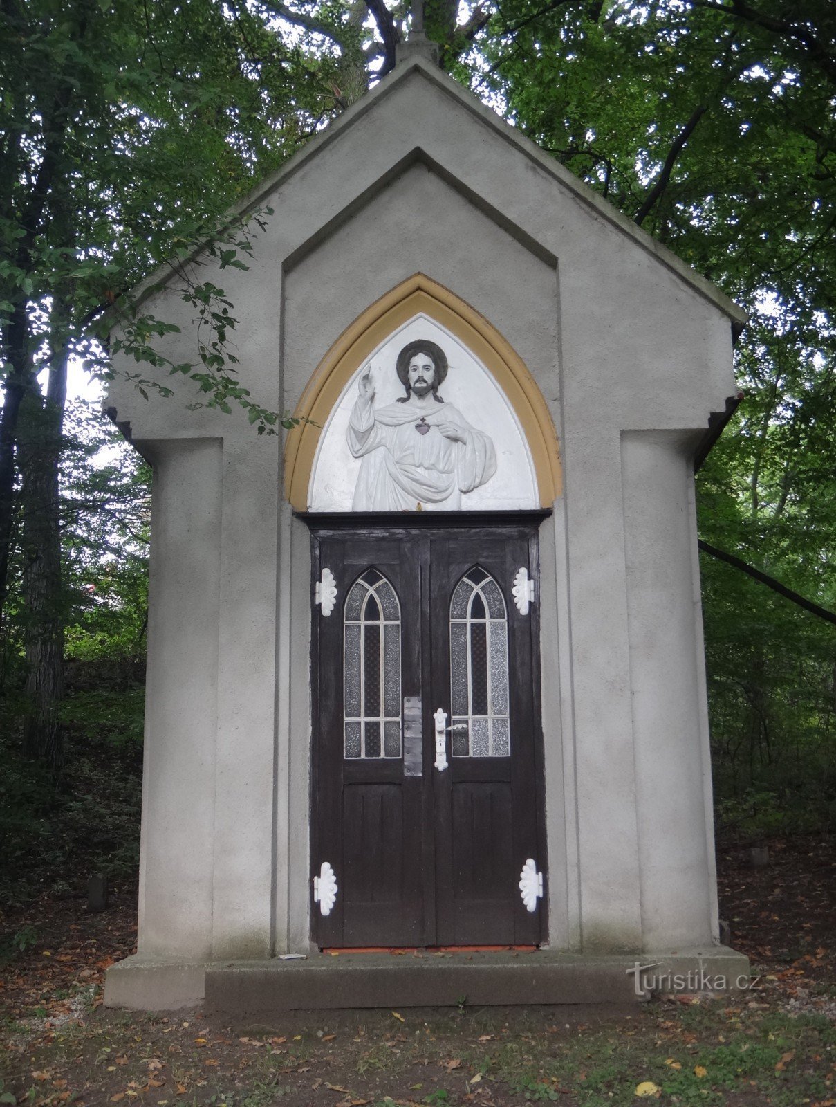 chapelle derrière l'église