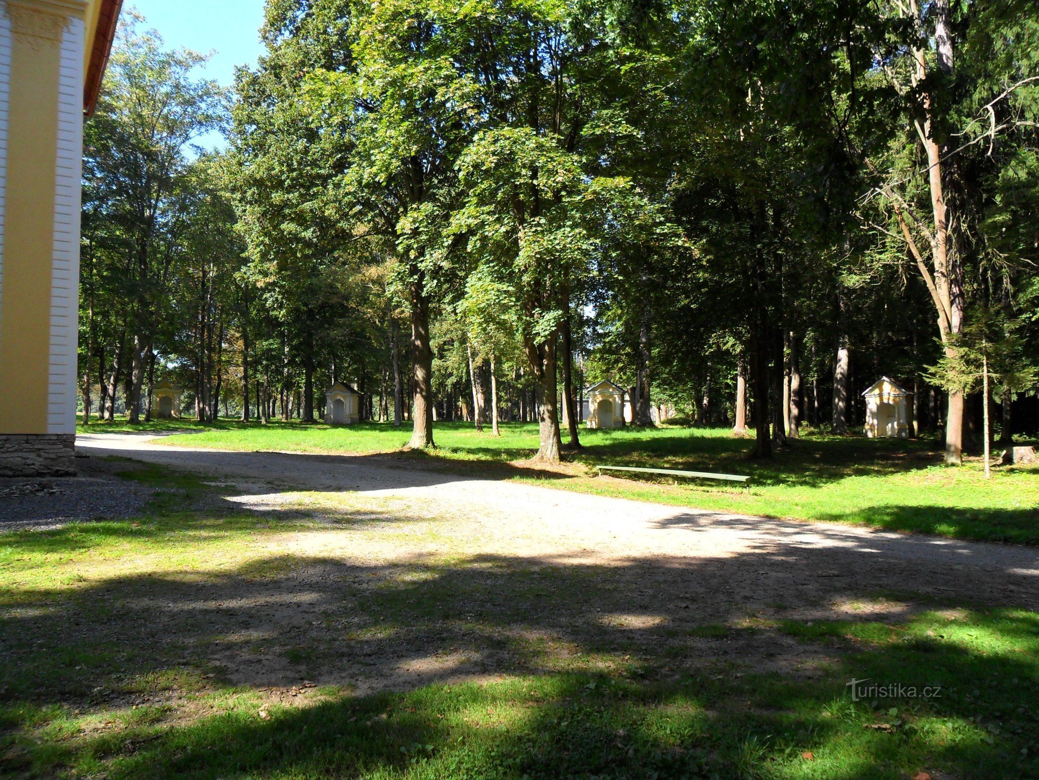 Chapels for images of the Stations of the Cross in the pilgrimage area