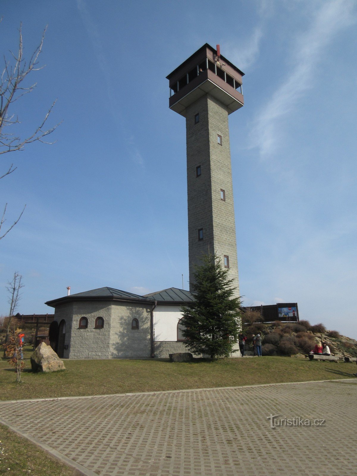 Karasín – 运动康复区、瞭望塔和滑雪场