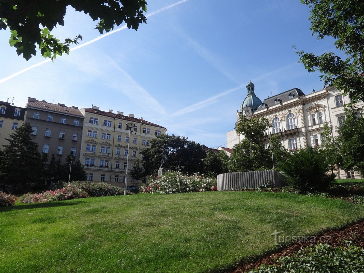 Karel Havlíček Borovský e seu interessante monumento em Praga