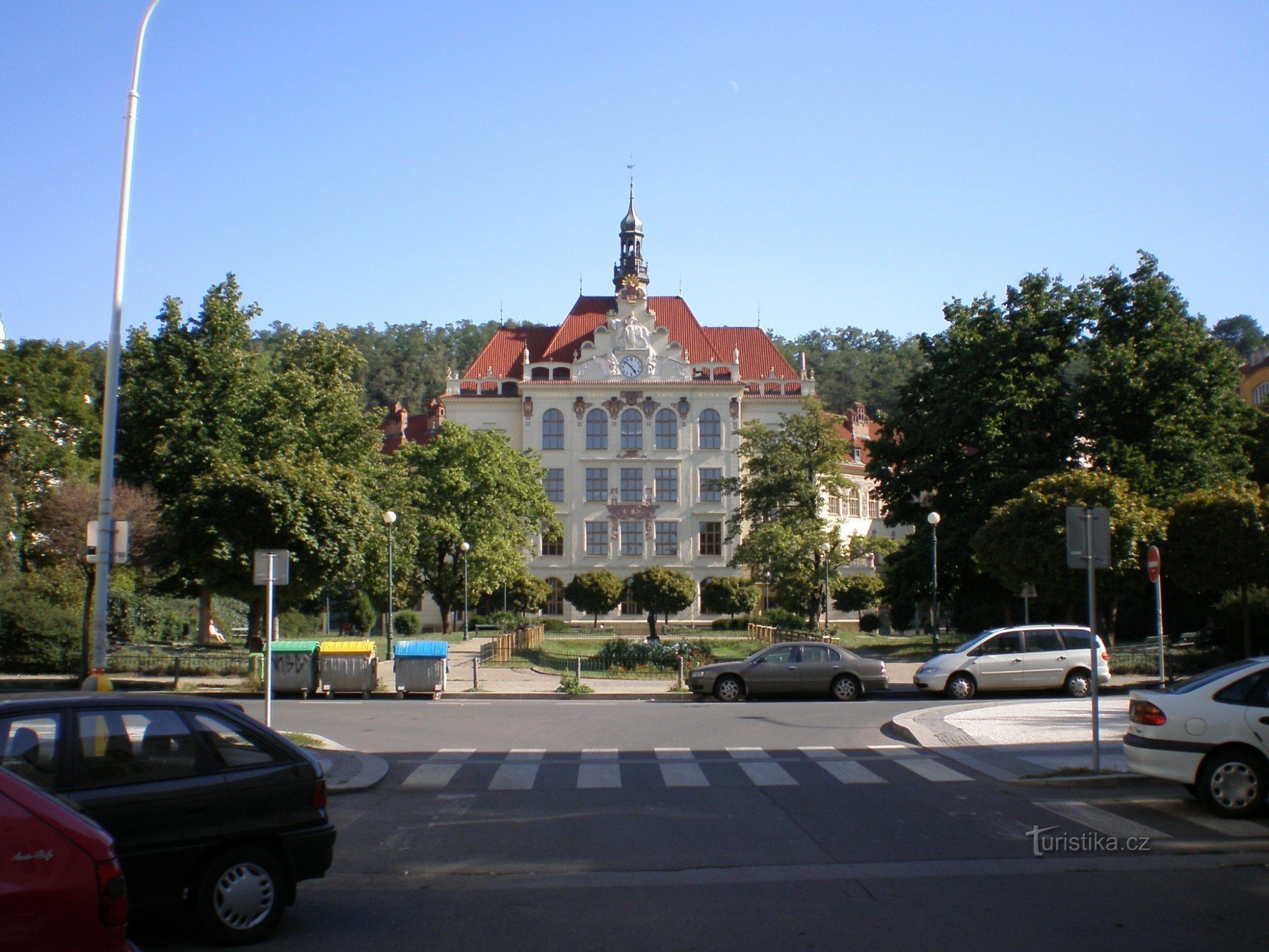 Karlín - iskola a Lyčková náměstí-n
