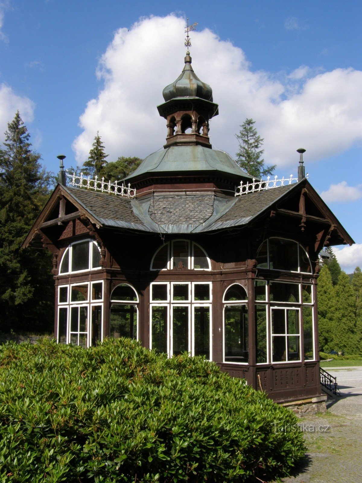 Karlova Studánka - paviljon za piće