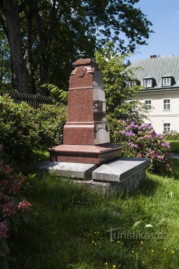 Karlova Studánka – busto de Vilém