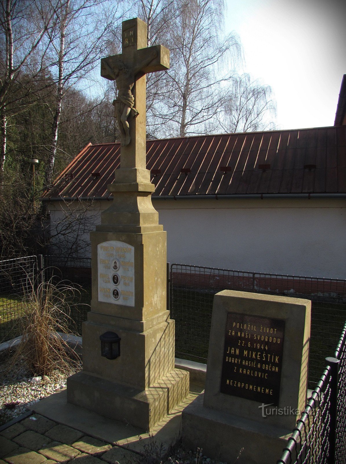 Karlovice - Monument till offren
