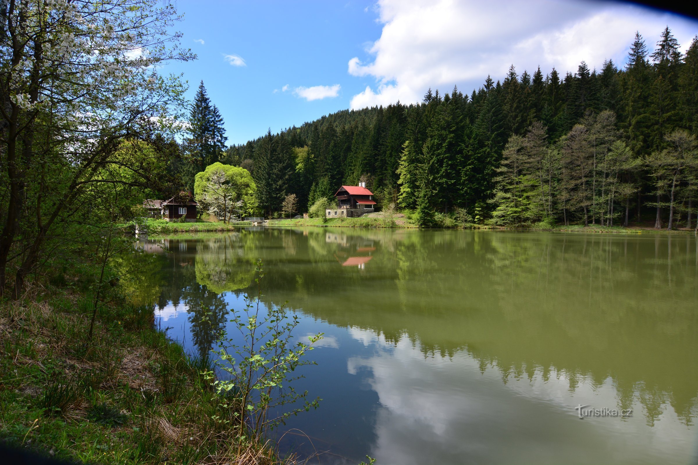 Karlovské jezero