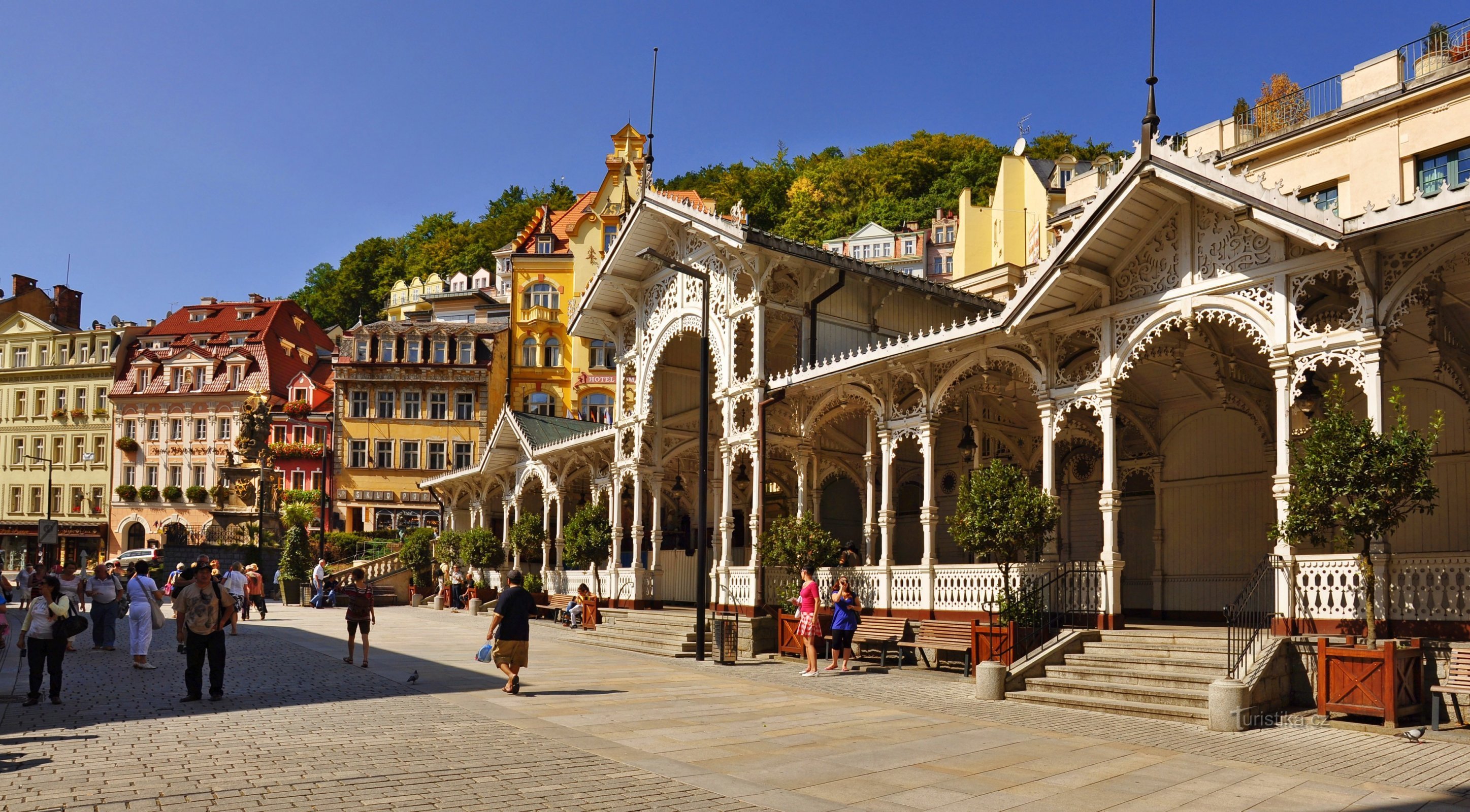 Karlovy Vary - colunata © Živý kraj