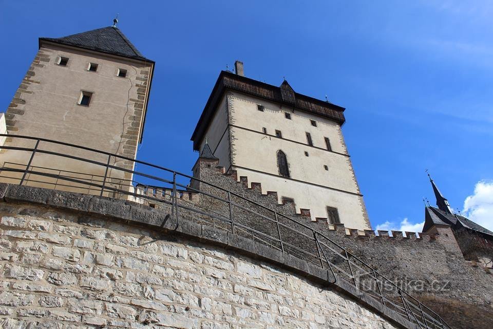 KARLSTEIN IN MUZEJ VOŠČENIH VOŠČEK