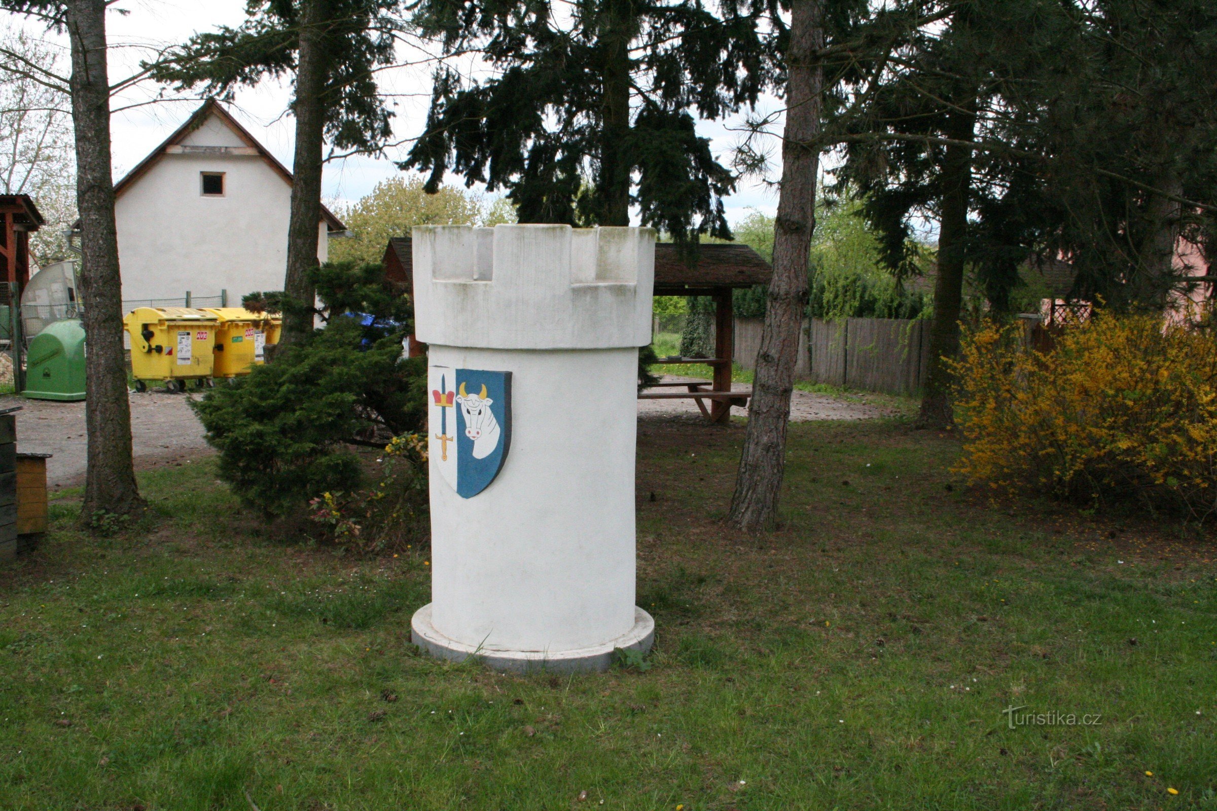 Karlštejnské chess - Svináre's White Tower