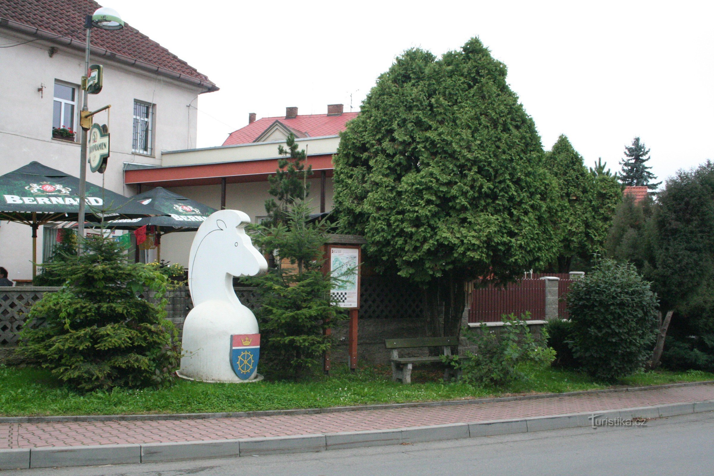 Échecs de Karlštejnské - Cheval blanc Chýnice