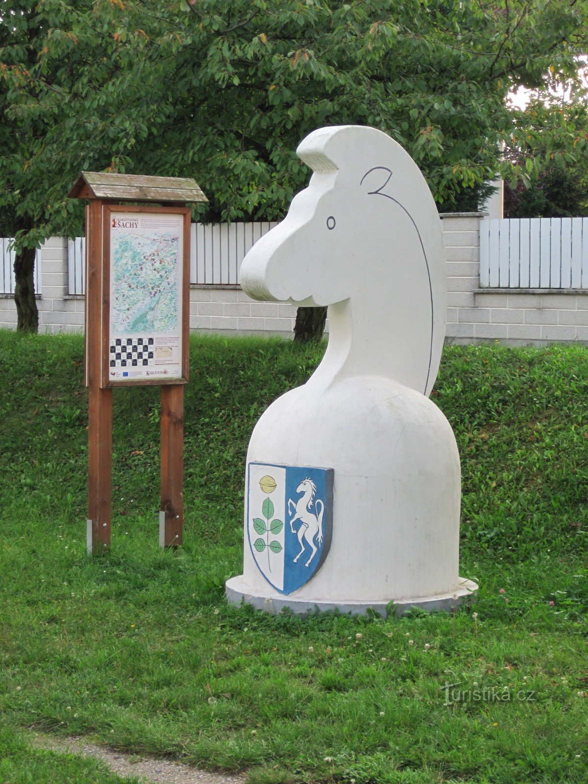 Xadrez Karlštejnské - cavalo branco Walnut