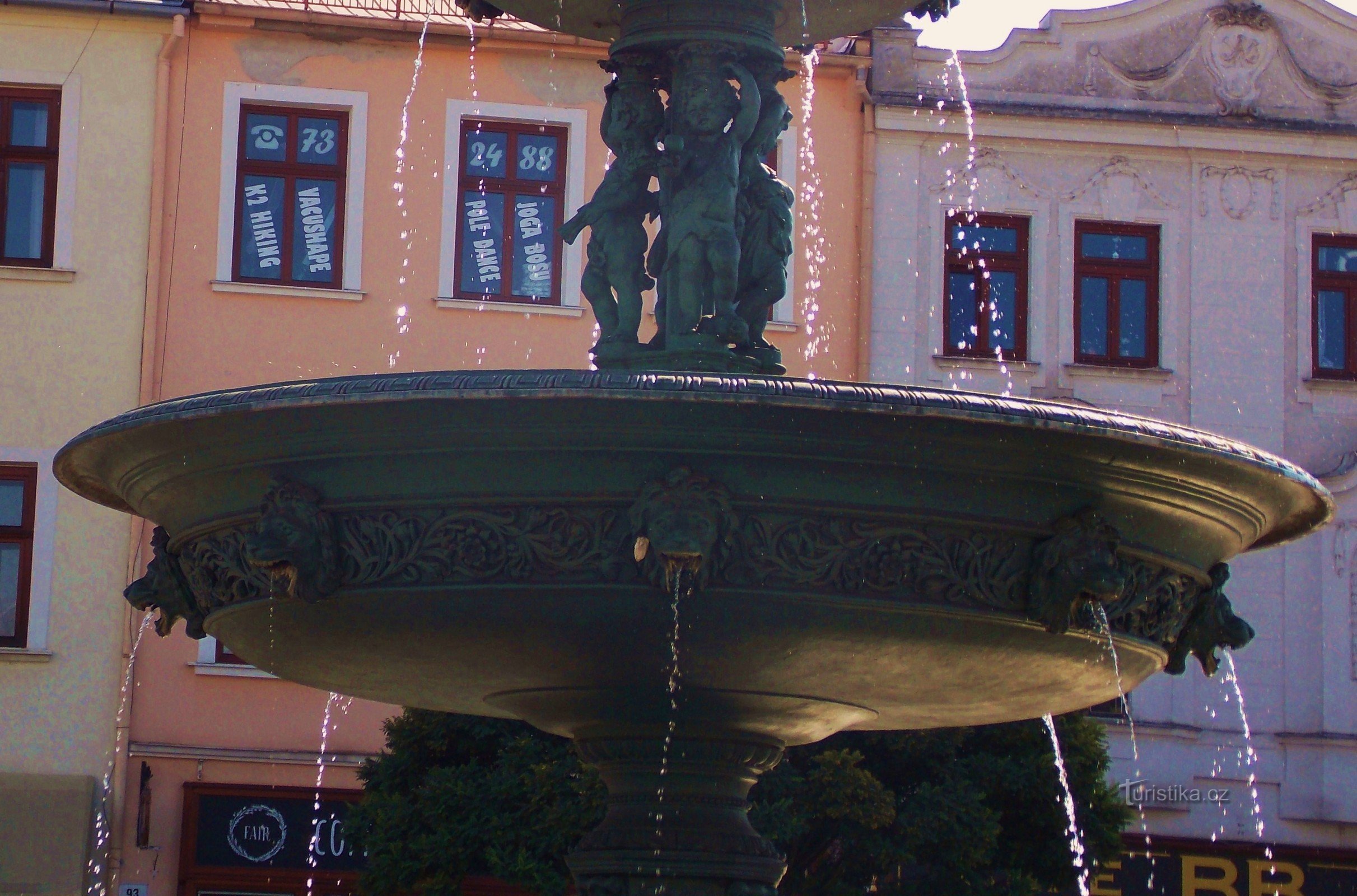 De fontein op het Masaryk-plein in Karviná