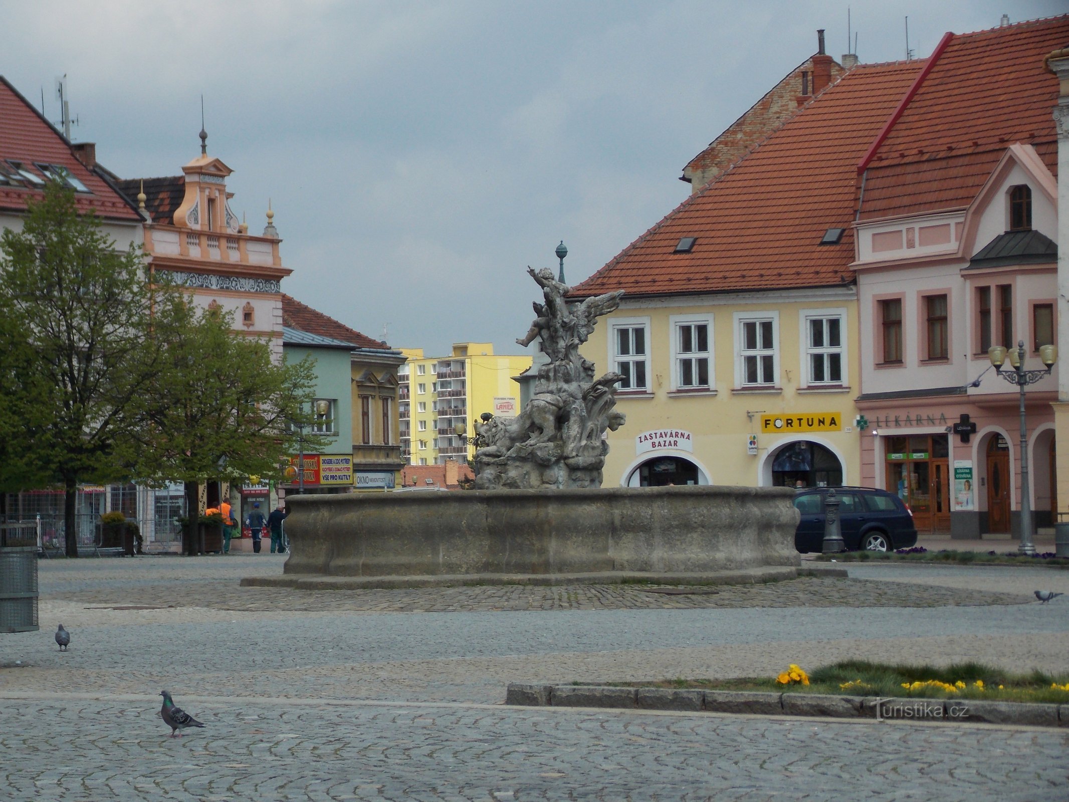 Đài phun nước trên Quảng trường Masaryk ở Vyškov