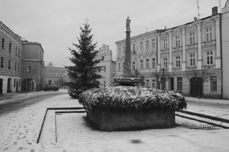 kašna na Mírovém (Dolním) náměstí