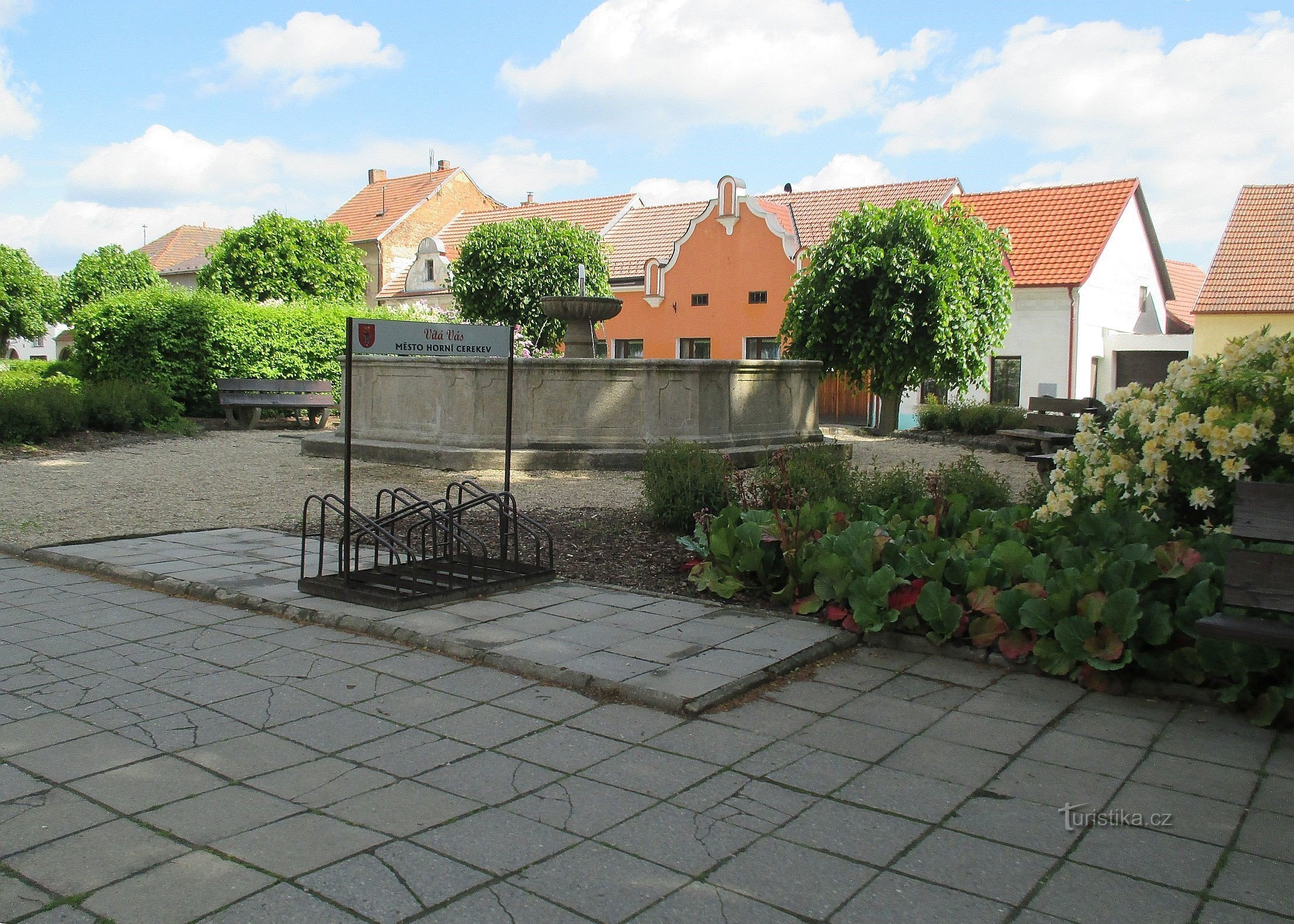 Fontaine sur la place