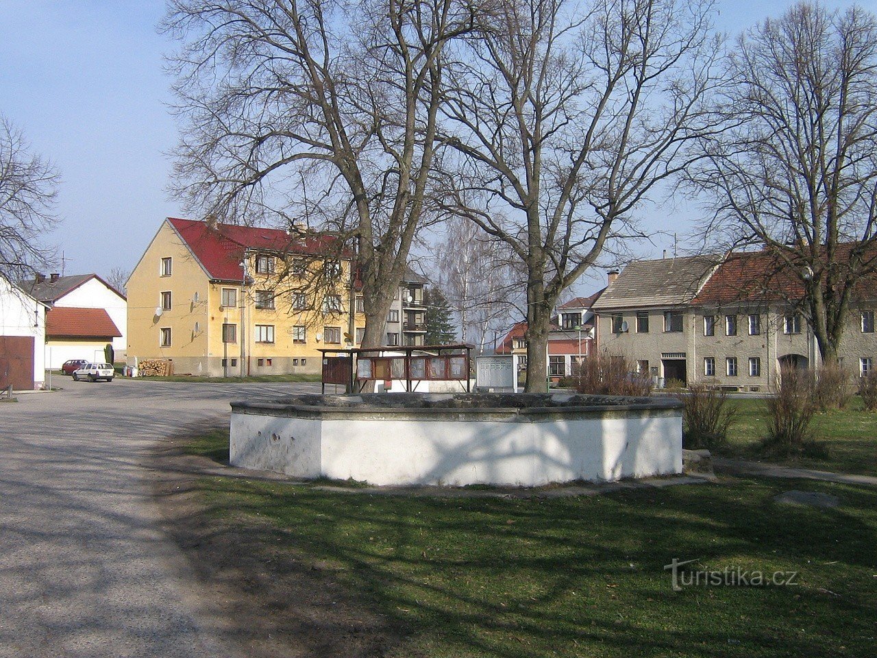 Fontaine sur la place