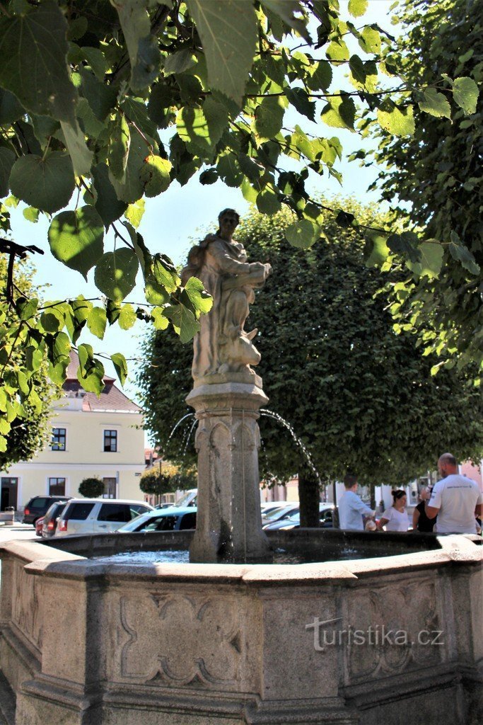 De fontein op Náměstí Miru