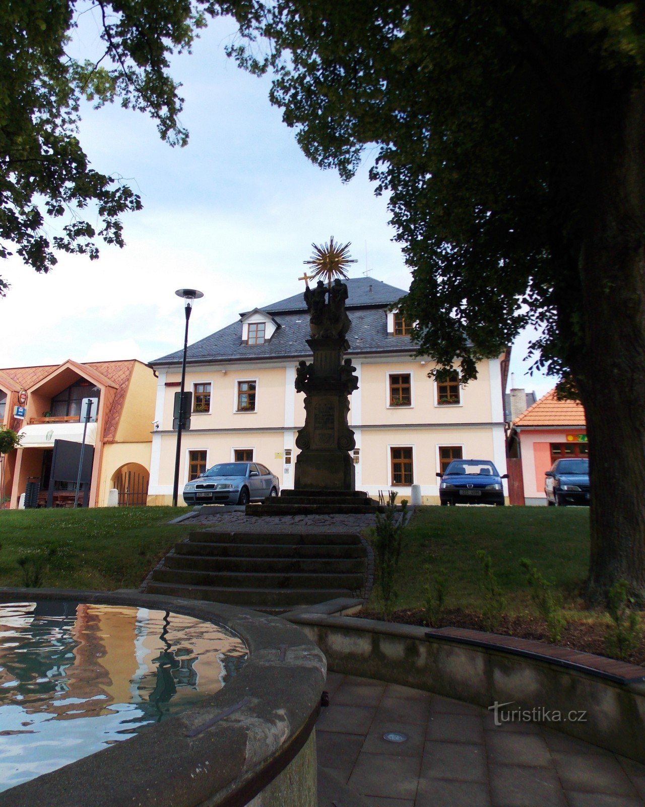 De fontein op het plein in Brumov