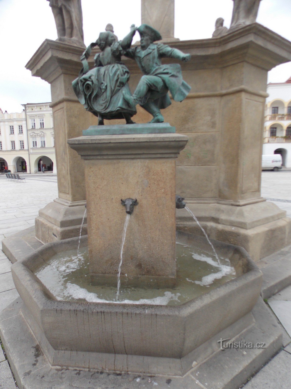 Brunnen auf dem Platz in Nové Jičín