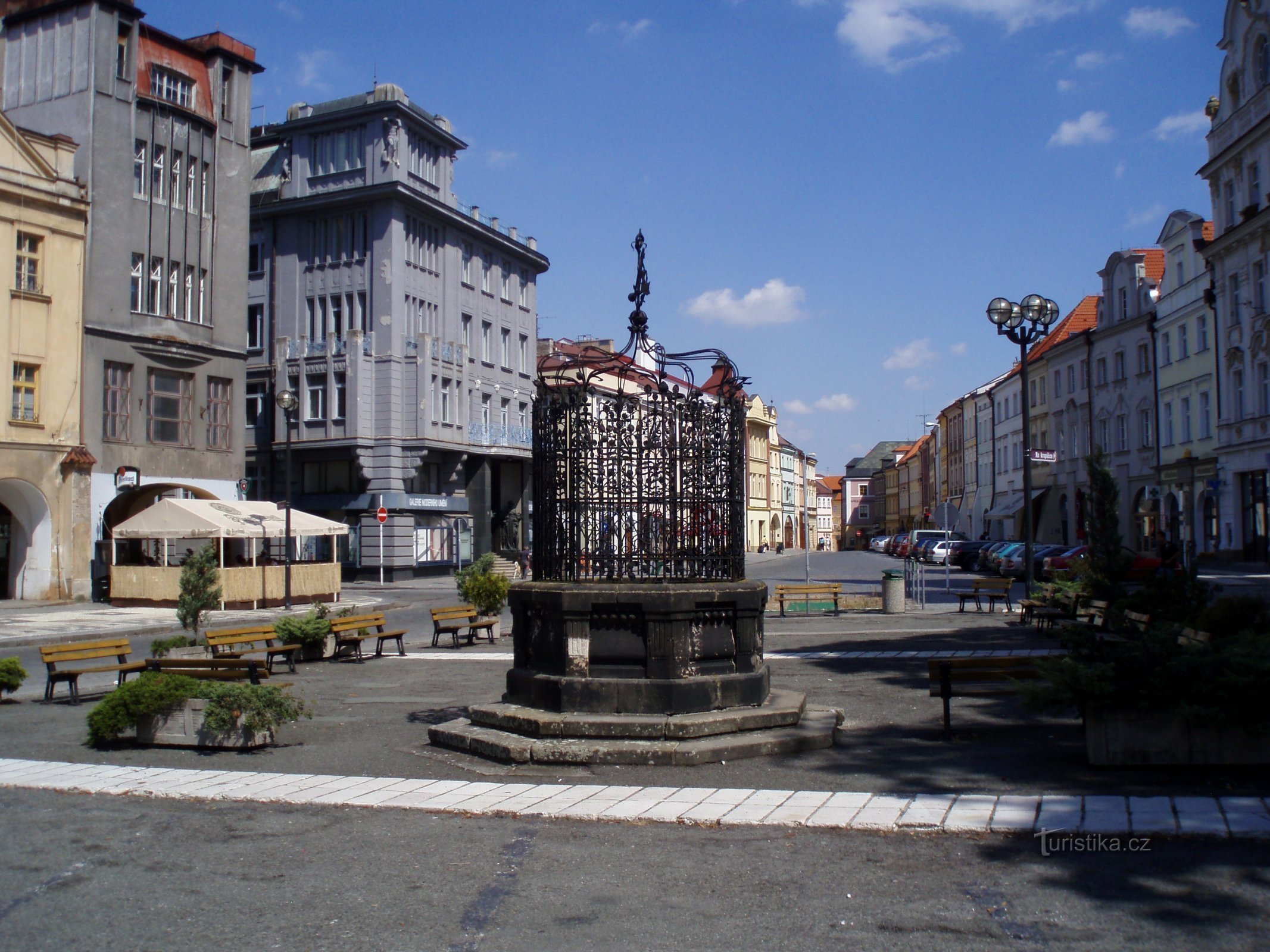 Kašna na Velkém náměstí (Hradec Králové, 16.8.2009)