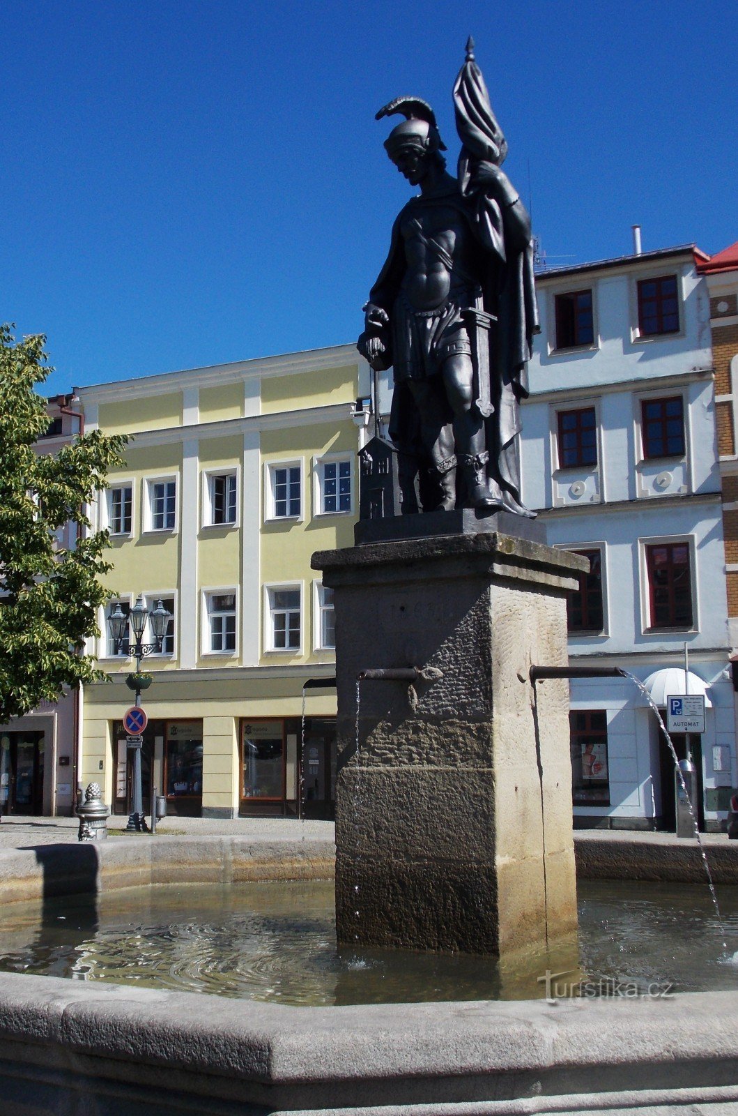 De fontein op het kasteelplein in Frýdek - Místek