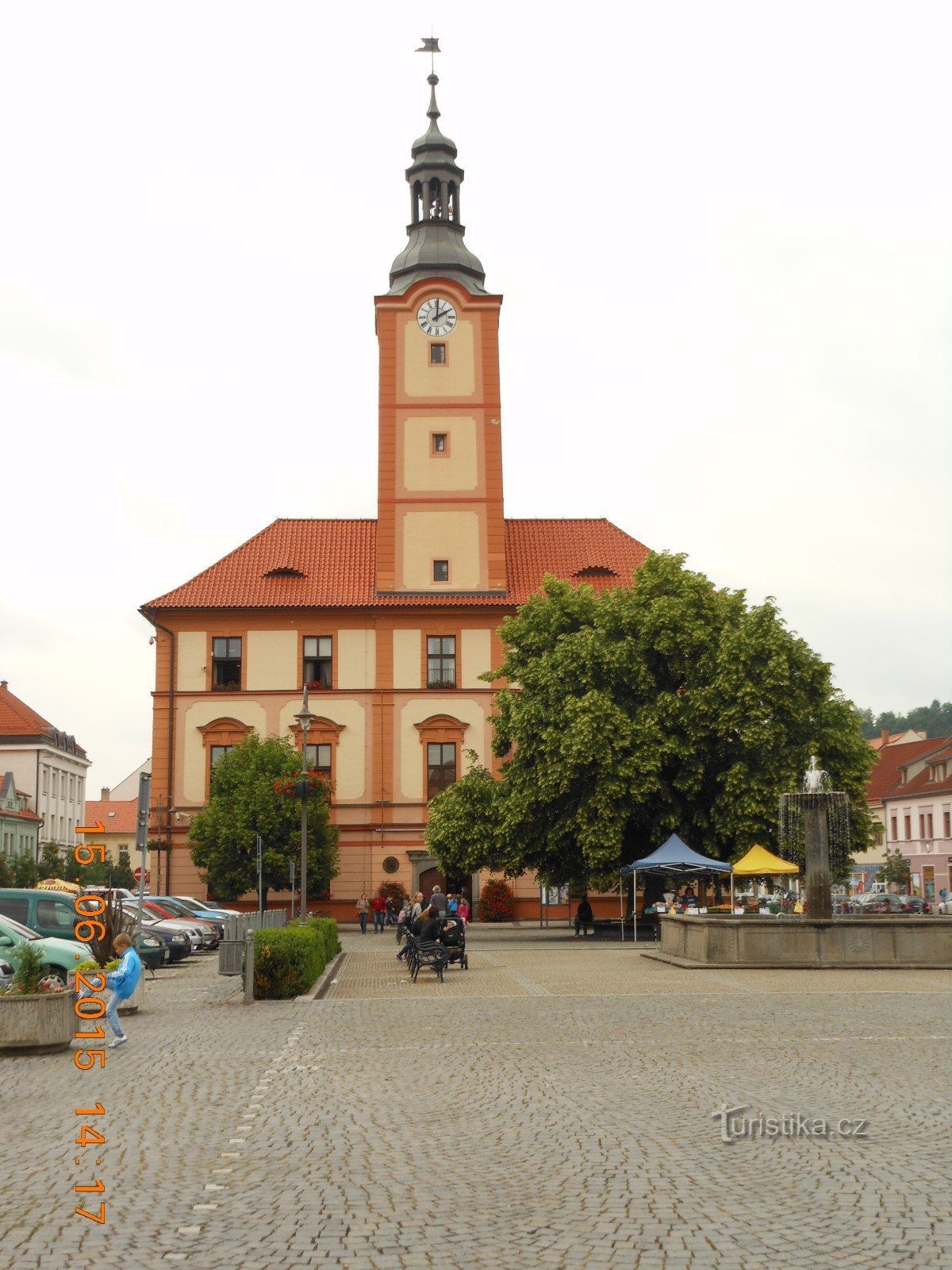 De fontein voor het gemeentehuis in Sušice