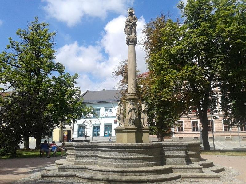 kašna se sloupem sv. Anny