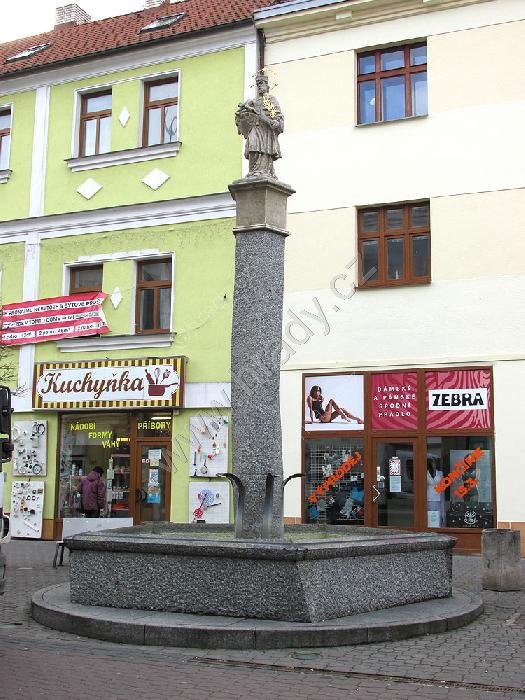 kašna se sochou sv. Jana Nepomuckého