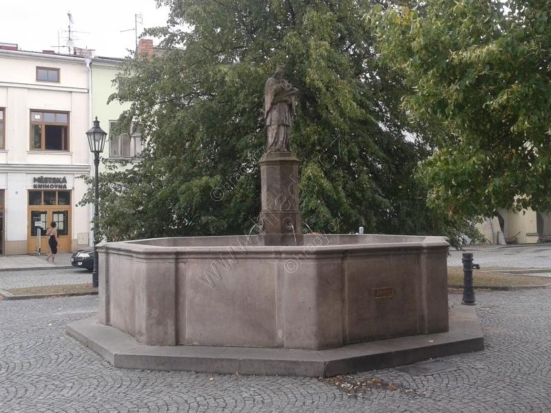 kašna se sochou sv. Jana Nepomuckého