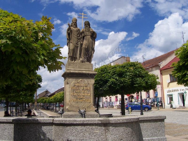 kašna se sousoším sv. Cyrila a Metoděje