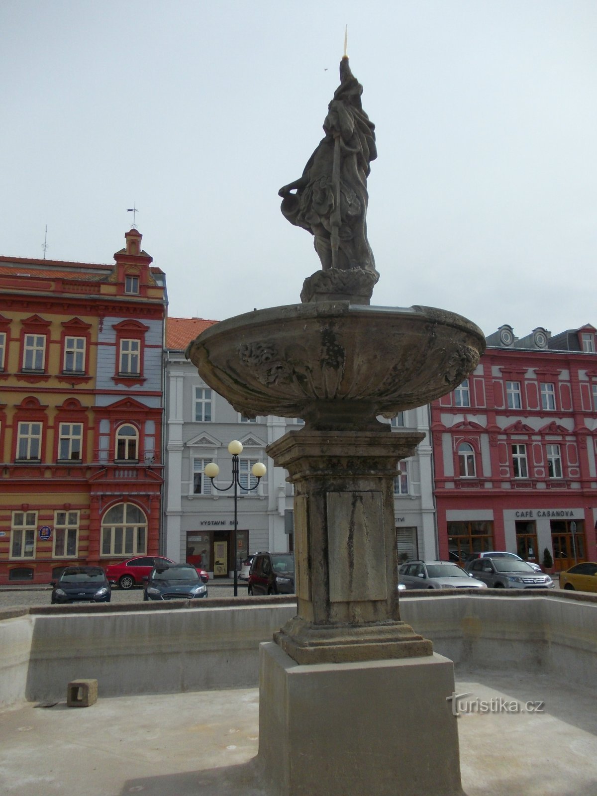 fontän med en staty av St. Floriana