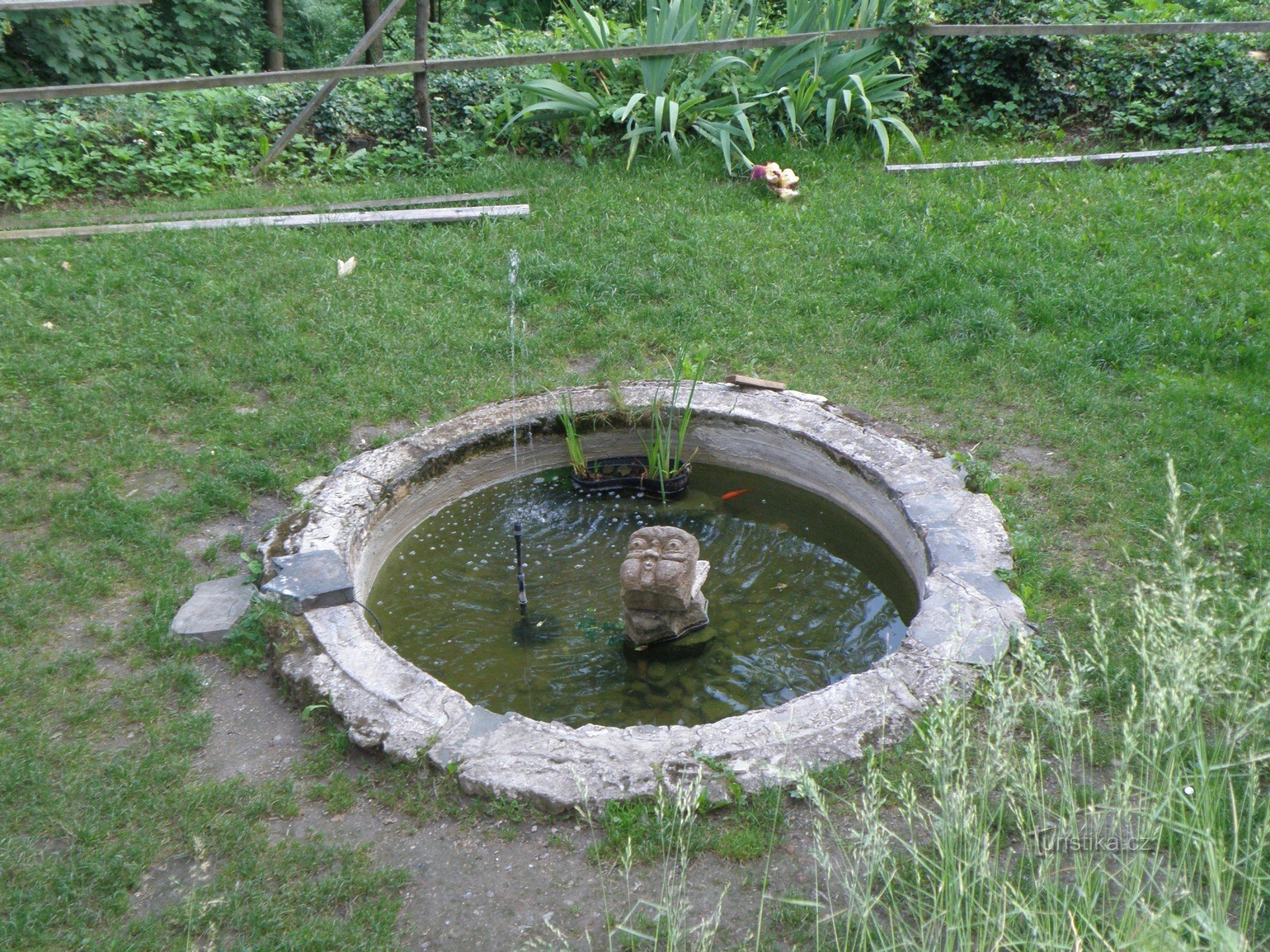 the fountain by the knight's hall