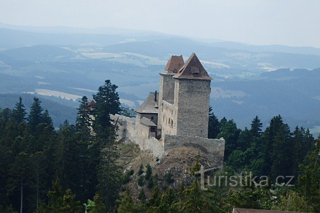 Kašperk と Pustý hradek