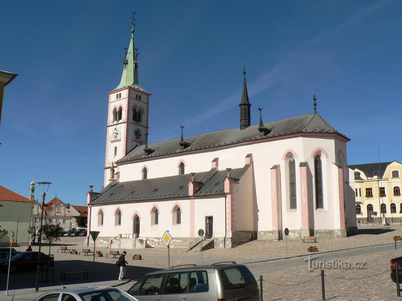 Kašperské Hory, iglesia de St. Mercados