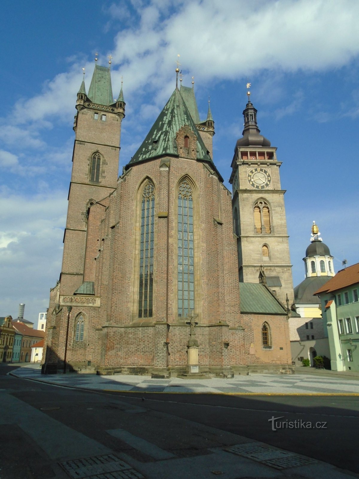 聖大聖堂白い塔を持つ精霊 (Hradec Králové、1.5.2019 年 XNUMX 月 XNUMX 日)