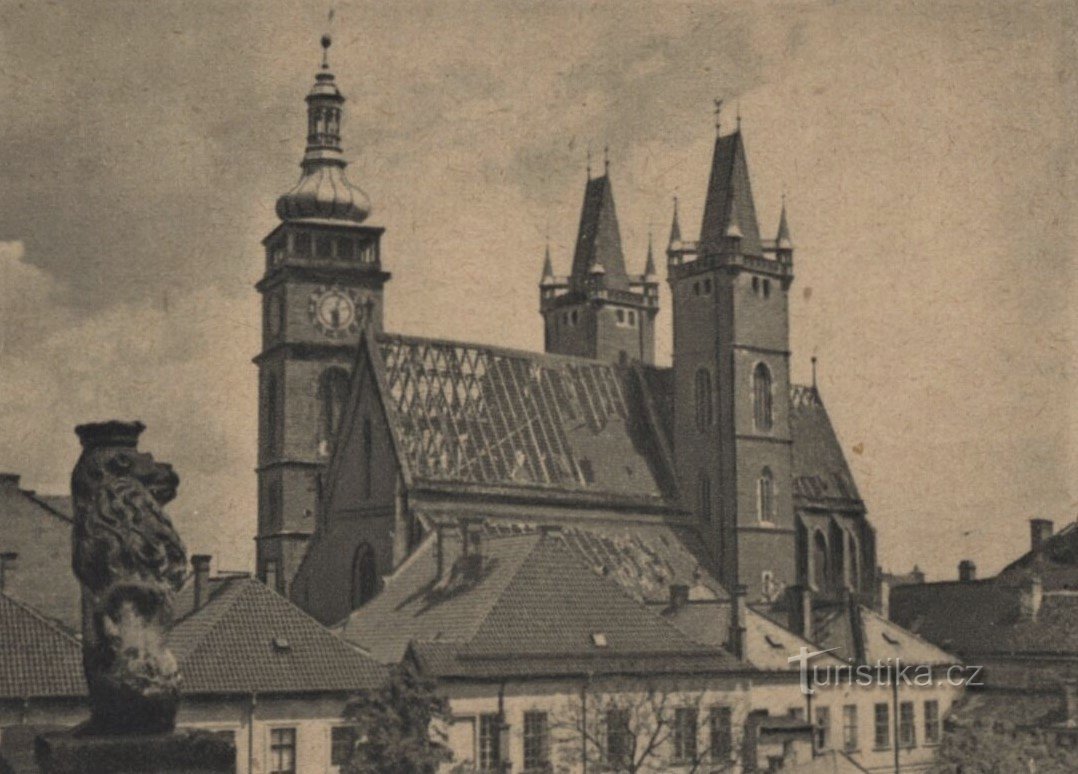 Katedrála sv. Ducha v Hradci Králové po vichřici v roce 1929