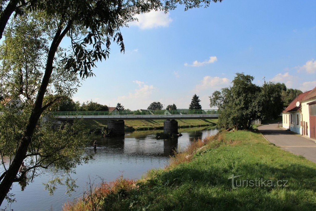 Katowice, ponte sobre Otava