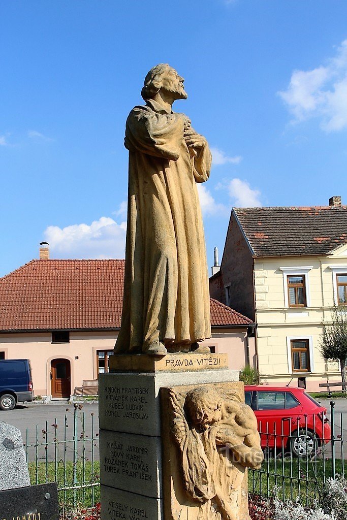 Katowice, statua del Maestro Jan Hus