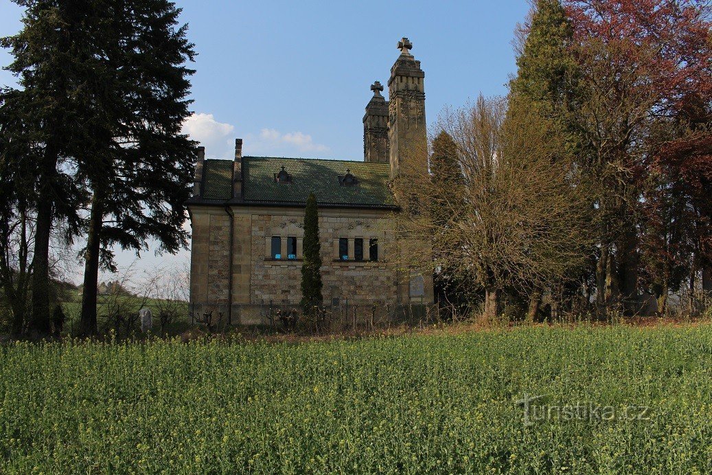 Kbelnice, kaple na vojenském hřbitově