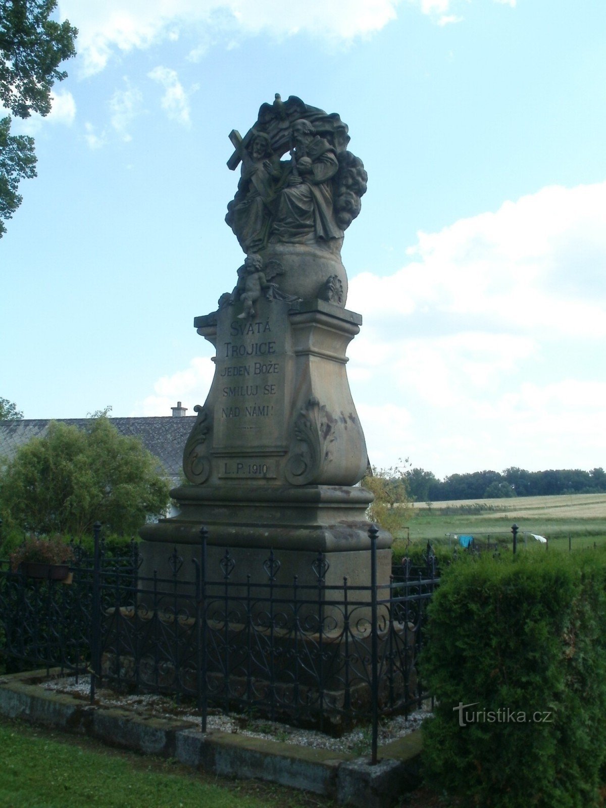 Kbelnice - sculptuur van de Heilige Drie-eenheid