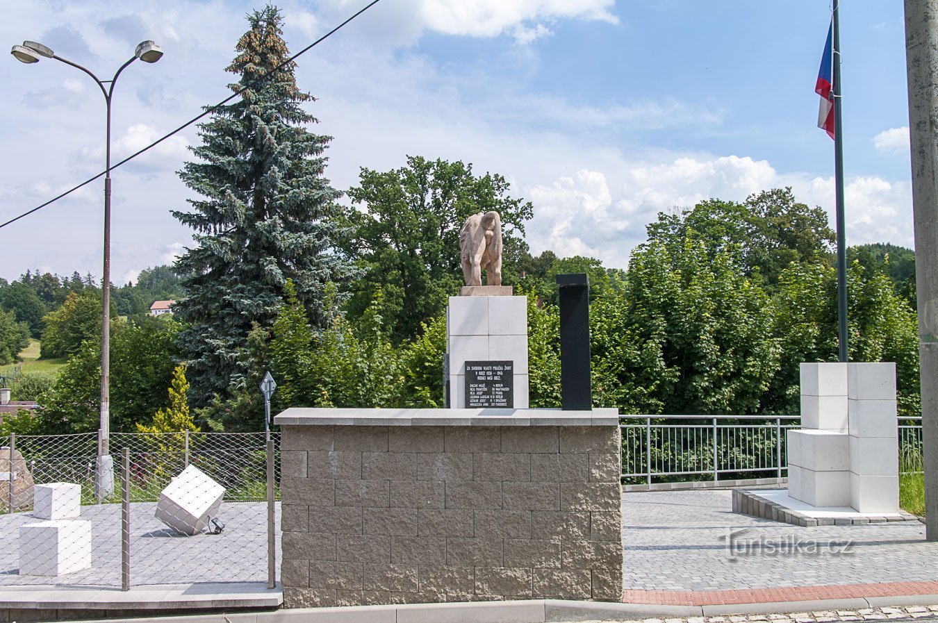 Tko dođe iz Mariánke, vidjet će lava s leđa