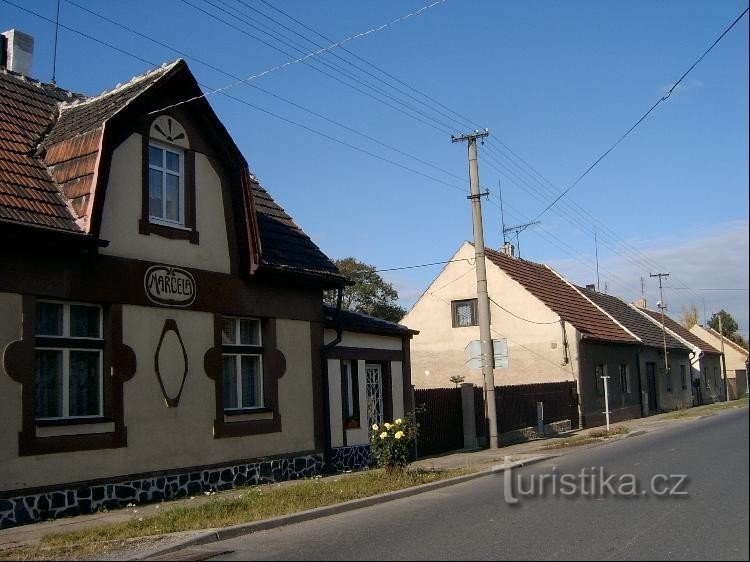 Rue Kladenská : au sud du village