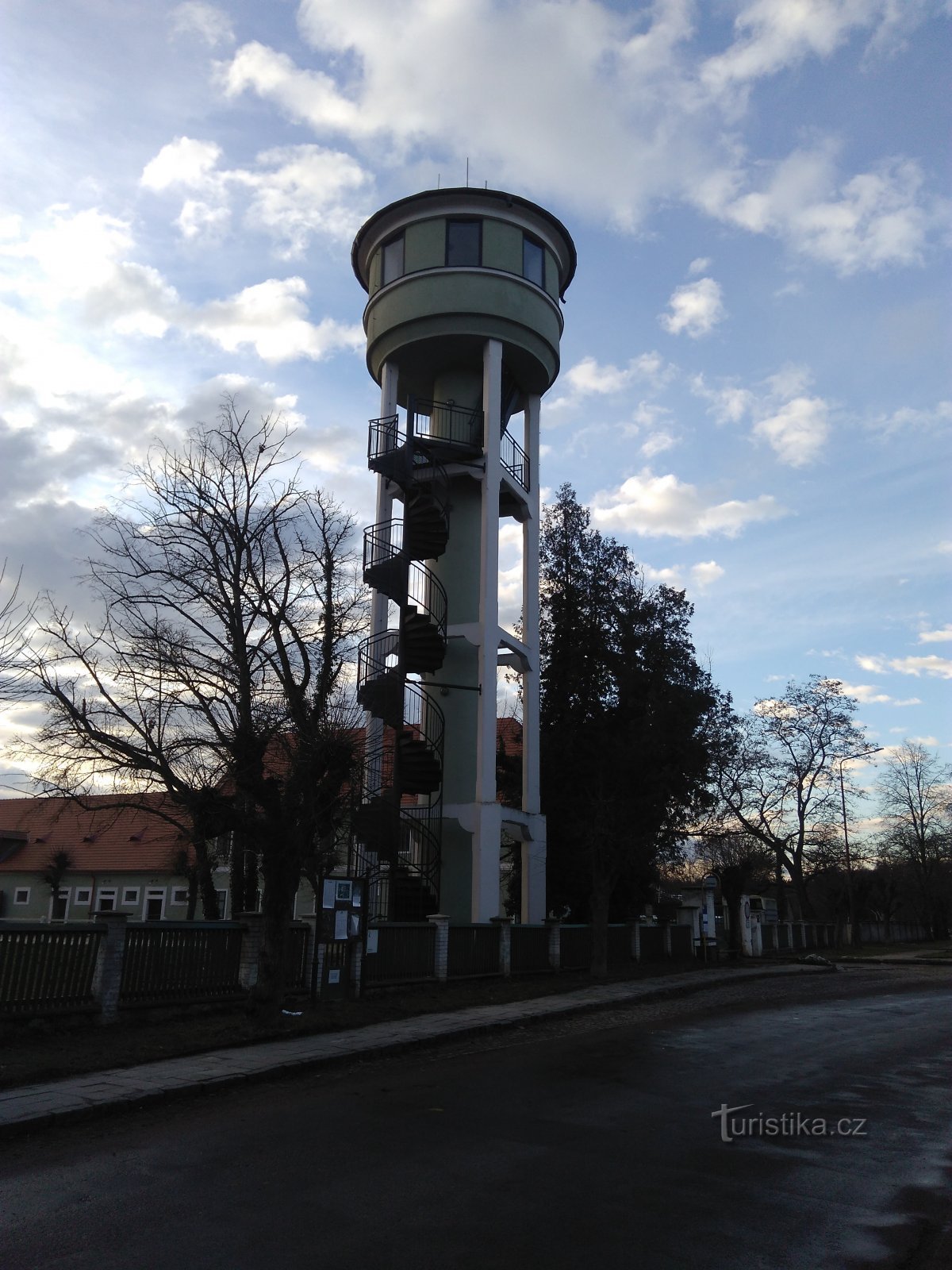 Kladruby nad Labem - rozhledna Vodojem