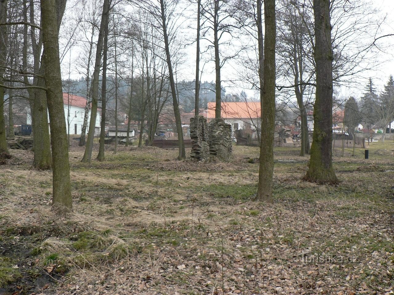 Kladruby, geschoten vanuit het park naar de plaats van het fort